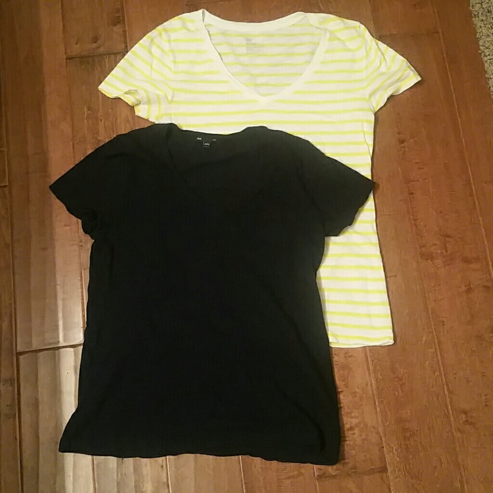 Pair of Gap t-shirts